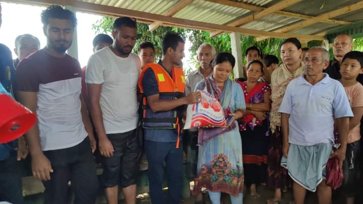 বন্যার্তদের ত্রাণ বিতরণে মহালছড়িতে বৈষম্য বিরোধী ছাত্র জনতা