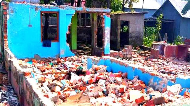 মুন্সীগঞ্জের সদরের পঞ্চসারে বাড়িঘরে হামলার পরে লুট-পাটের অভিযোগ