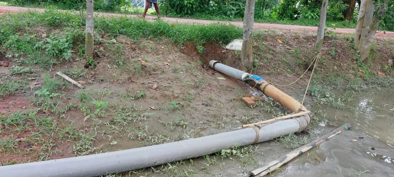 মুন্সীগঞ্জের টঙ্গীবাড়ীত কুন্ডের বাজার বালিগাঁও একাধিক স্থানে সড়ক ফুটা করে পাইপ লাইন স্থাপন