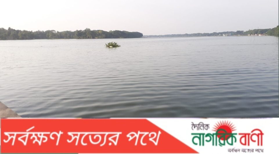 ভারী বৃষ্টির পানির কারণে তলিয়ে গেছে রাজগঞ্জের ঝাঁপা বাঁওড়