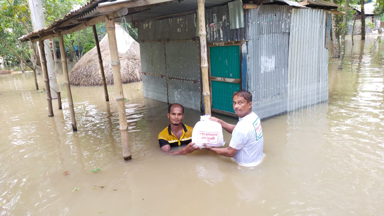 দ্বিতীয় বারের মত বন্যার্তদের পাশে শ্রীনগর সরকারি কলেজ এর সাধারণ শিক্ষার্থীরা