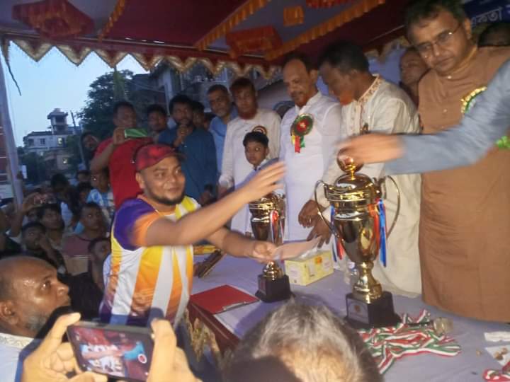 গজারিয়া ভবের চর একতা সংঘের আয়োজনে ফুটবল ফাইনাল খেলা অনুষ্ঠিত।