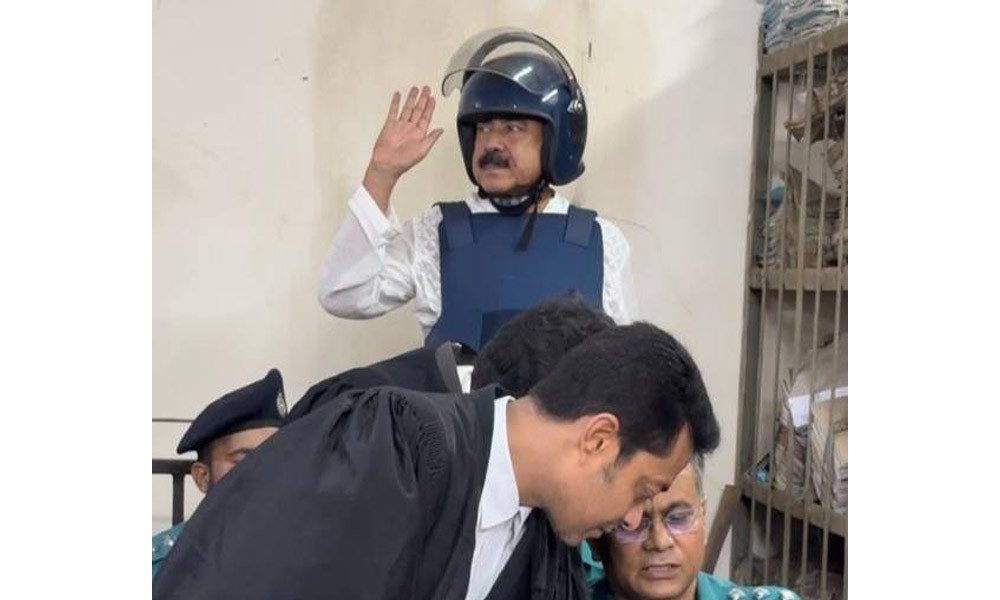 হাত নেড়ে নেতাকর্মীদের আশ্বস্ত করলেন শাজাহান খান