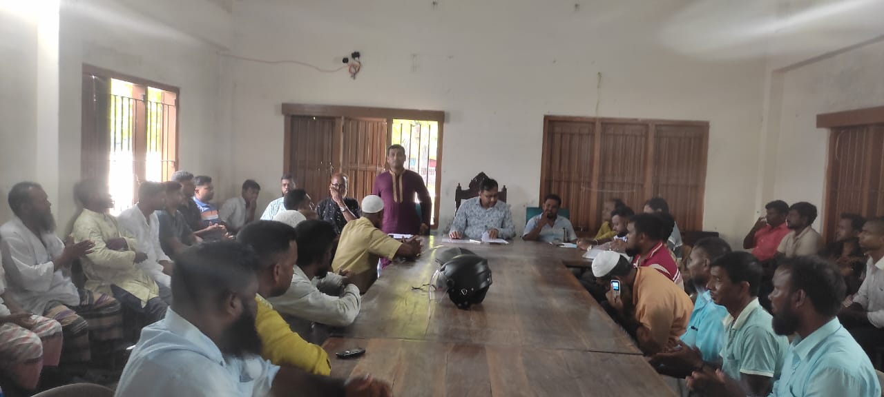 মানিকগঞ্জ নৌ রুটে চলাচলকারী বাল্কহেড থেকে চাঁদাবাজি বন্দর জন্য প্রতিবাদ সভা