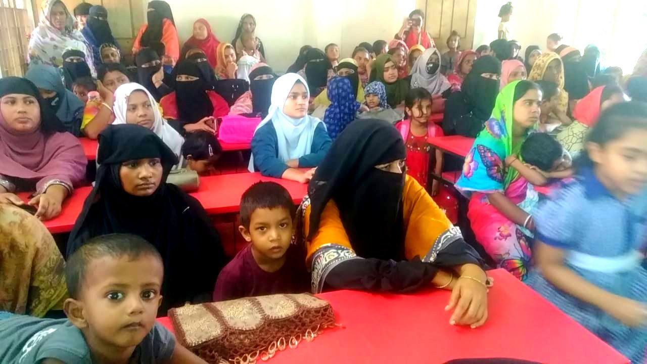 টঙ্গীবাড়িতে আই, এফ, আই, সি ব্যাংক এর সাক্ষরতা কর্মসূচি।
