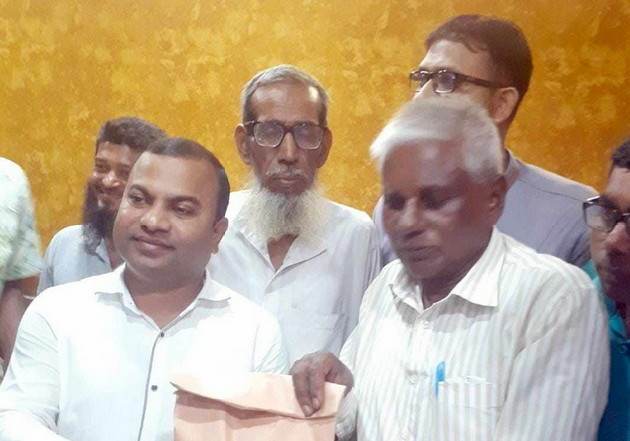 গোদাগাড়ীতে ইউএনওর মাধ্যমে প্রধান উপদেষ্টার ত্রান তহবিলে অর্থ সহায়তা দিলেন বিএনপি।