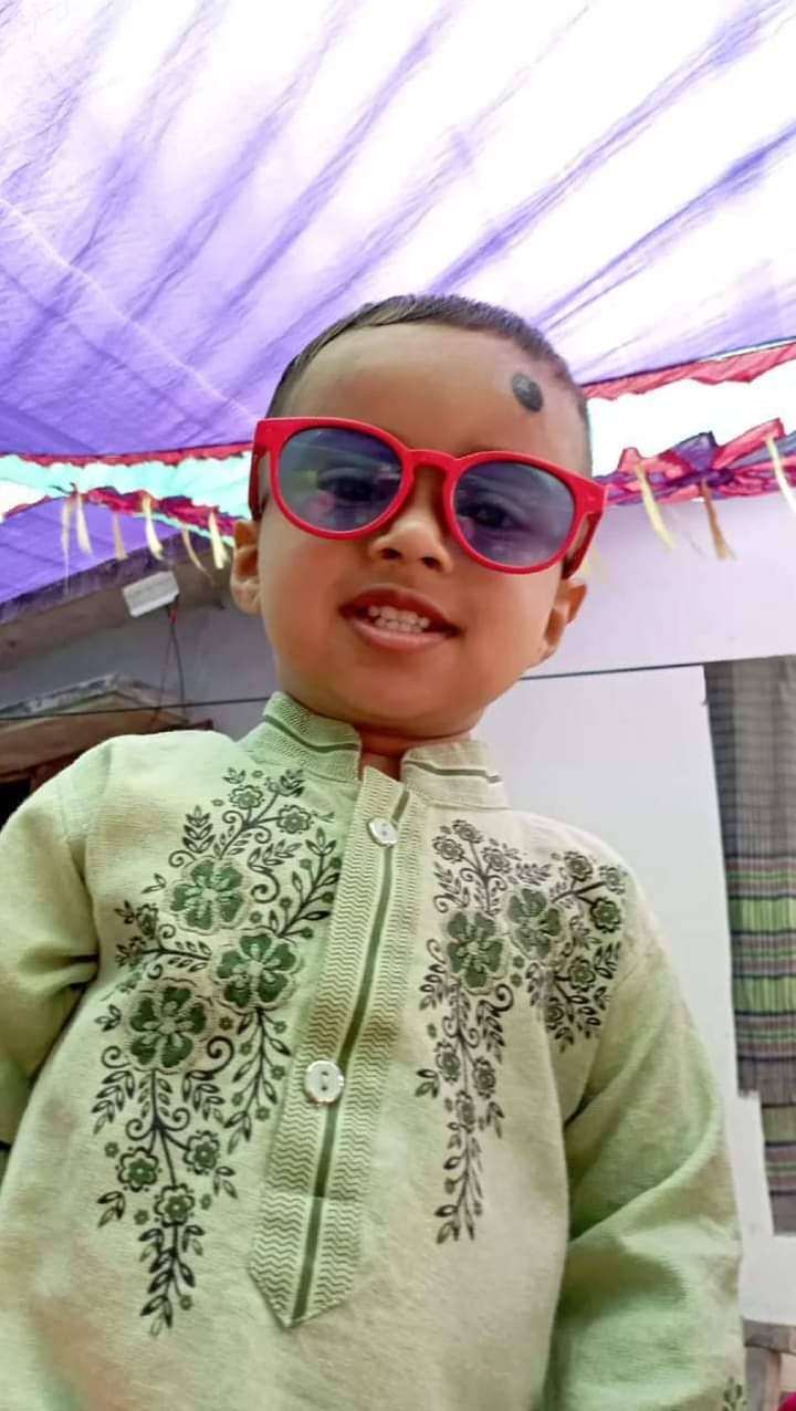 দীর্ঘ পাচ ঘন্টা খোঁজাখুঁজির পর বাড়ির সাবনের খাল থেকে অবুঝ শিশু আব্দুল্লাহ মরা দেহ উদ্ধার