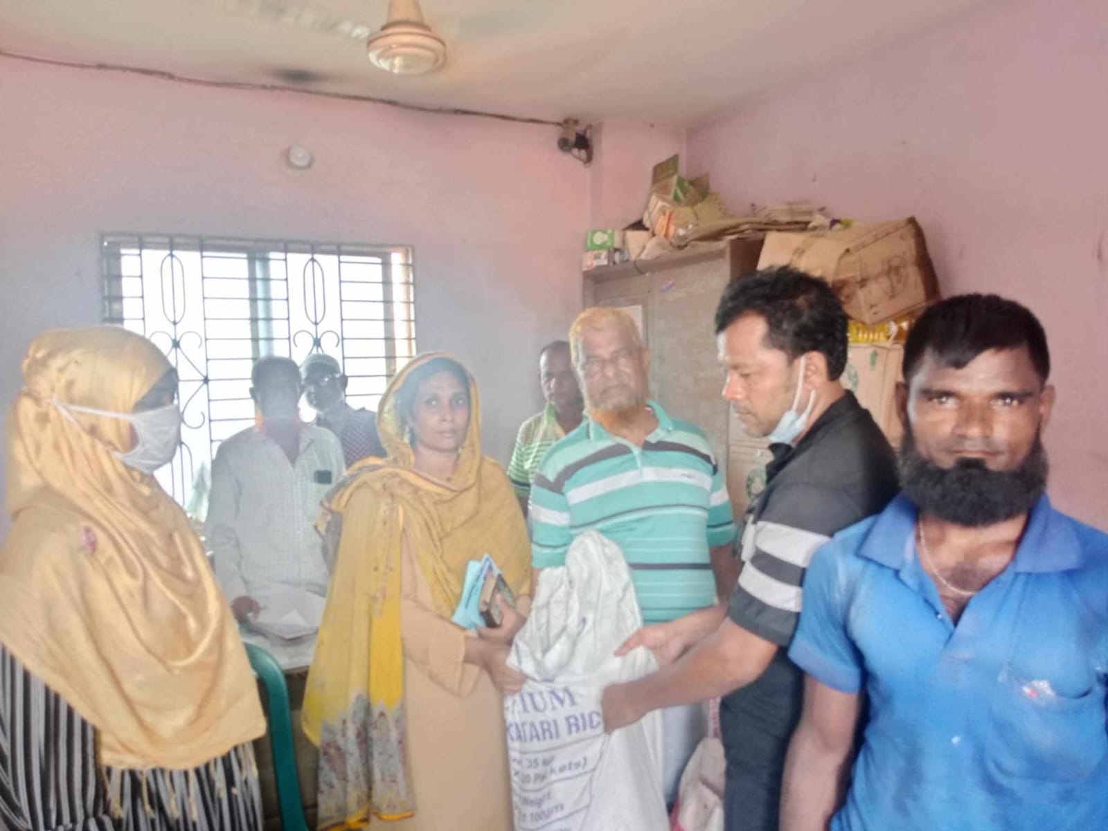 কেরানীগঞ্জে তেঘরিয়ায় নতুন করে টিসিবির পণ্য বিক্রির কার্যক্রমের উদ্বোধন