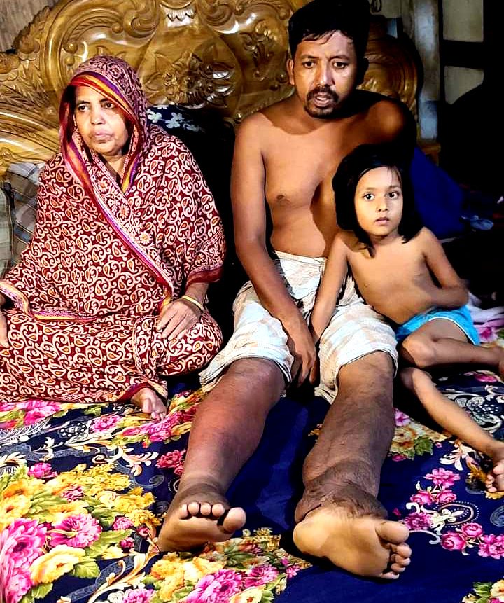একটি মানবিক সাহায্যের জন্য আসুন আমরা এগিয়ে আসি ।
