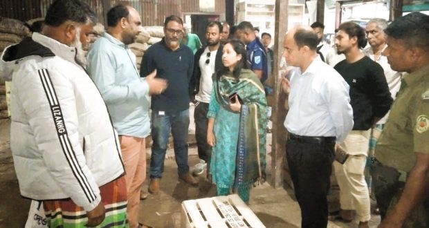 মুন্সীগঞ্জে টঙ্গীবাড়ীতে বীজ আলুর দাম নিয়ন্ত্রণে উপজেলা প্রশাসনের বাজার মনিটরিং