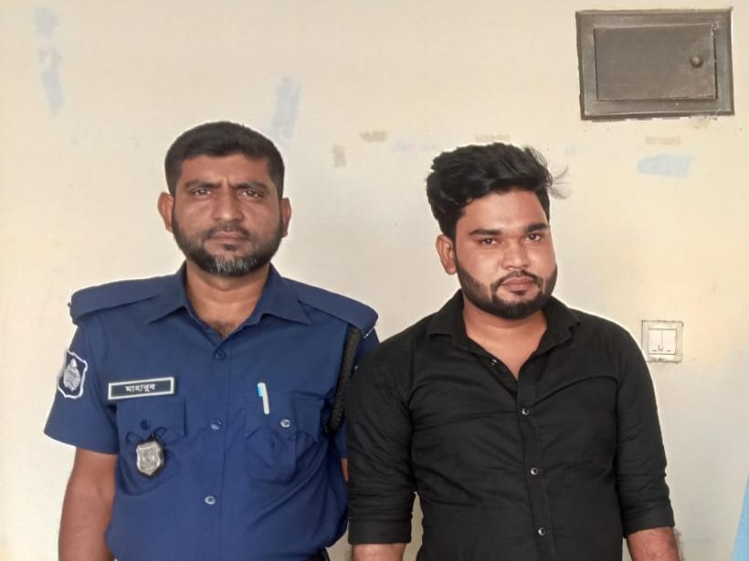 সিরাজদিখানে চিহ্নিত মাদক ব্যবসায়ী ইয়াবাসহ গ্রেফতার।