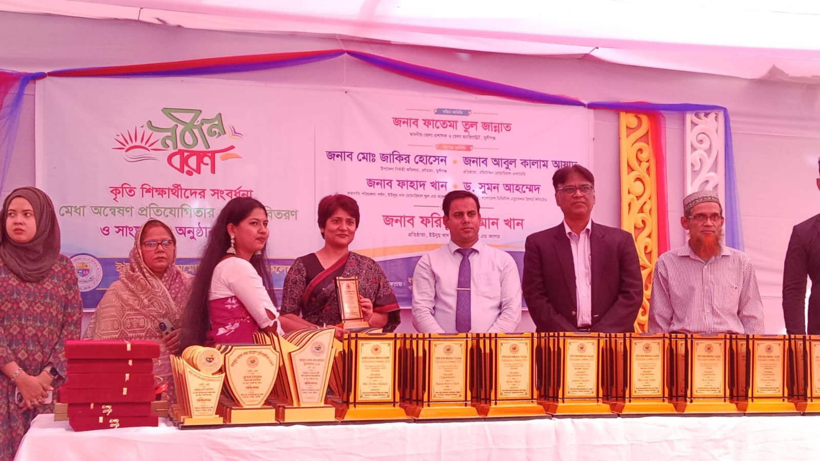 বর্ণাঢ্য আয়োজনে মুন্সীগঞ্জের লৌহজংয়ে শিশু-কিশোরদের নবীন বরণ।