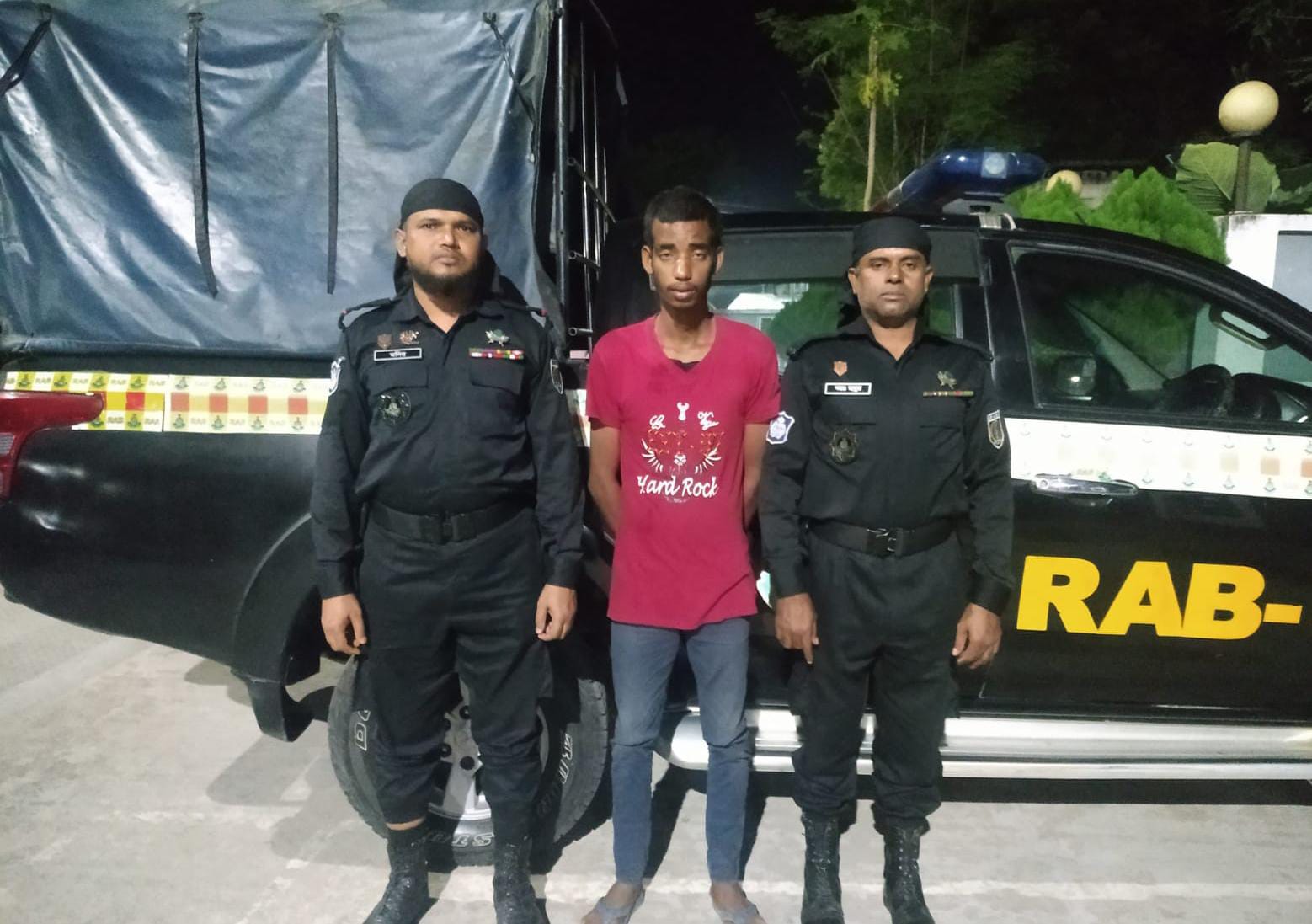 ৪৯২ বোতল ফেন্সিডিল সহ ০১ জন মাদক ব্যবসায়ী গ্রেফতার