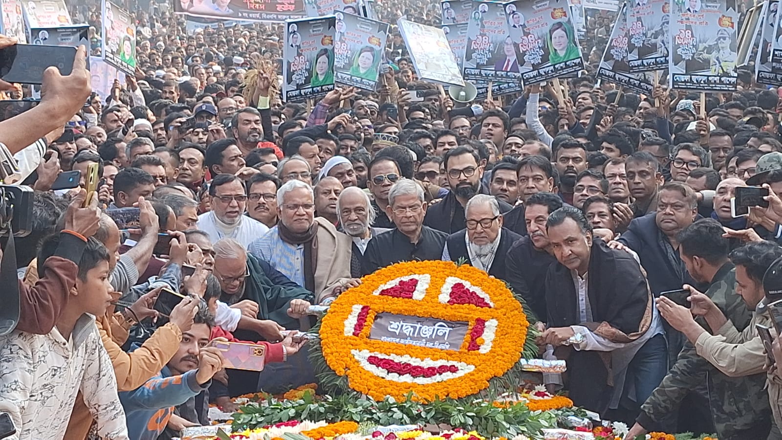 মিরপুর শহীদ বুদ্ধিজীবী কবরস্থানের শহীদদের প্রতি শ্রদ্ধা নিবেদন করলেন বিএনপি