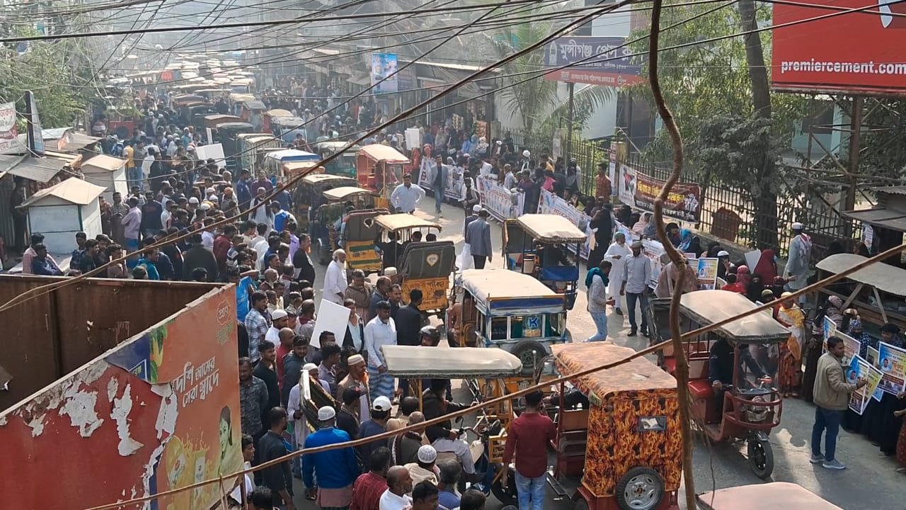 মুন্সীগঞ্জে যুবদল নেতা শান্ত হত্যার বিচারে দাবিতে সড়ক অবরোধ, বিক্ষোভ