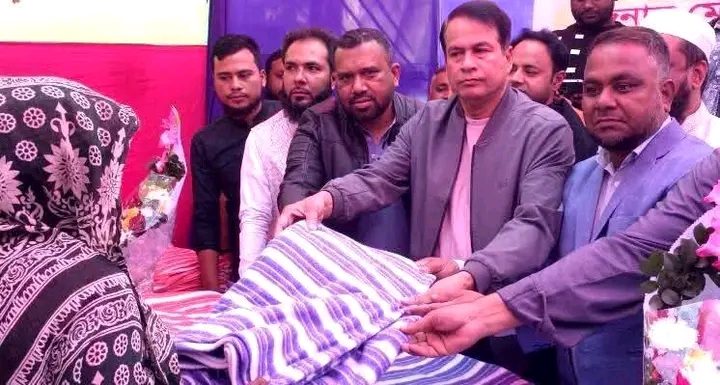 মুন্সীগঞ্জের চরকেওয়ারে অসহায় দরিদ্র শীতার্তদের মাঝে কম্বল বিতরণ