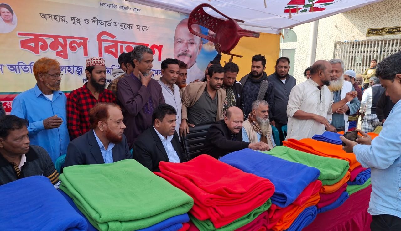 মুন্সীগঞ্জ সদর উপজেলা বিএনপির শীতবস্ত্র বিতরণ