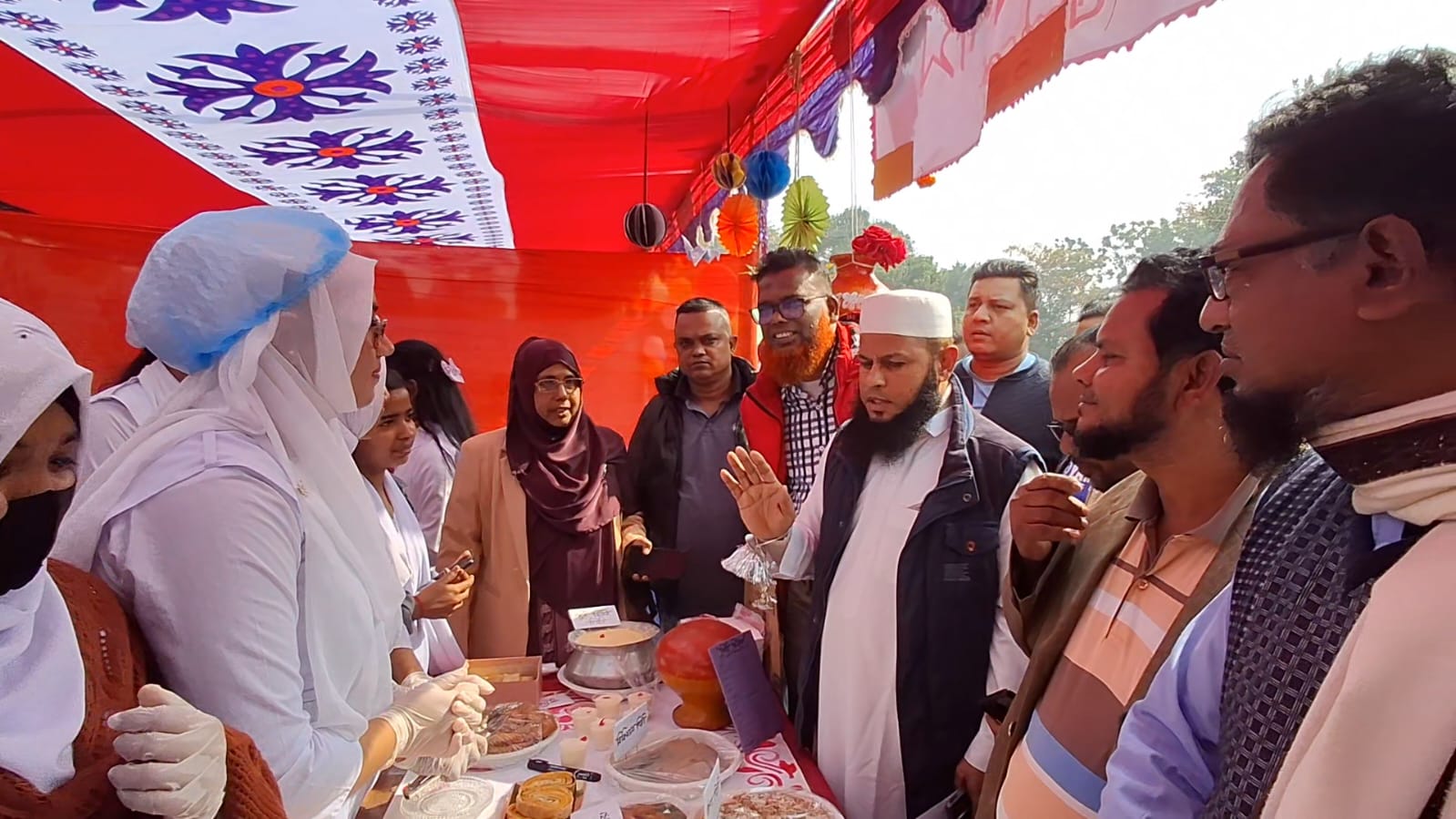 মুন্সীগঞ্জে পিঠা উৎসবে উচ্ছ্বসিত বিদ্যালয়ের শিক্ষার্থীরা