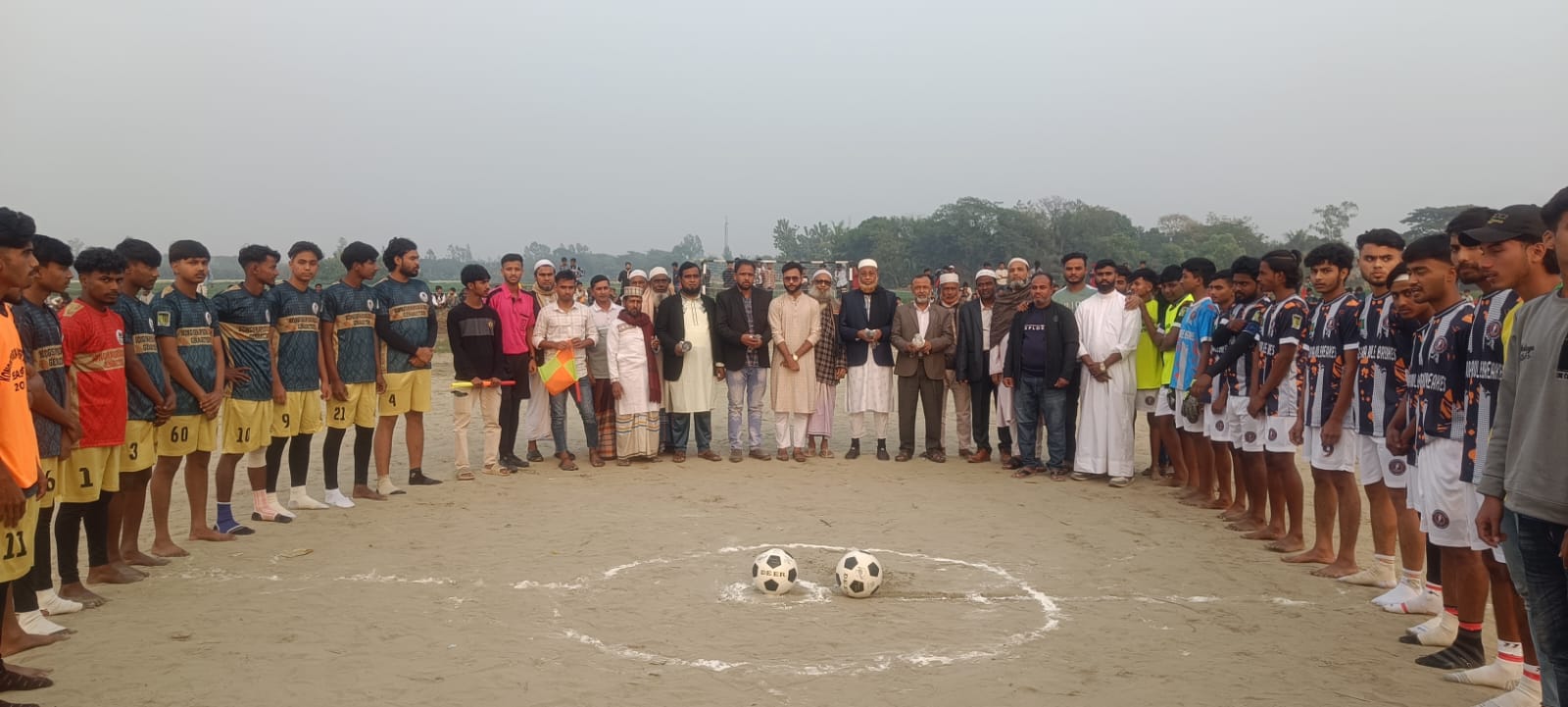 সিরাজদিখানে জুলাই গণঅভ্যুত্থান শহীদ স্মৃতি ফুটবল টুর্নামেন্টের শুভ উদ্বোধন