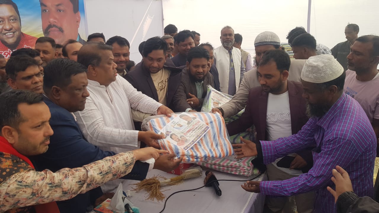 সিরাজদিখানে শীতার্তদের মাঝে বিএনপির কম্বল বিতরণ 