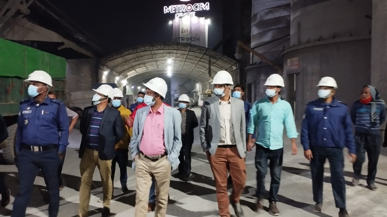 মুন্সীগঞ্জে পরিবেশ আইন অমান্য করায় স্ক্যান সিমেন্ট ও মেট্রোসেম সিমেন্ট ফ্যাক্টরিকে ৩ লক্ষ টাকা অর্থদণ্ড