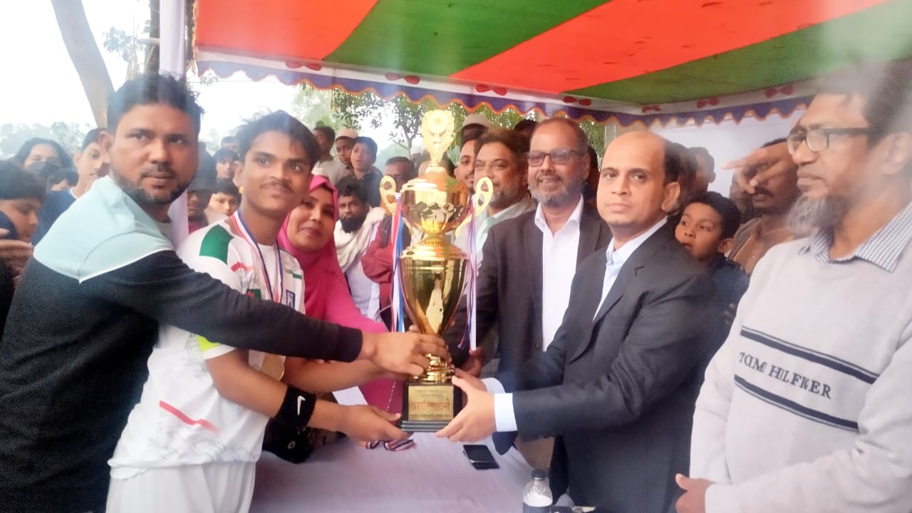 মুন্সীগঞ্জে টঙ্গীবাড়ীতে তারণ্যের উৎসবে গোল্ডকাপ ফুটবল টুর্নামেন্ট এর ফাইনাল খেলা অনুষ্ঠিত 