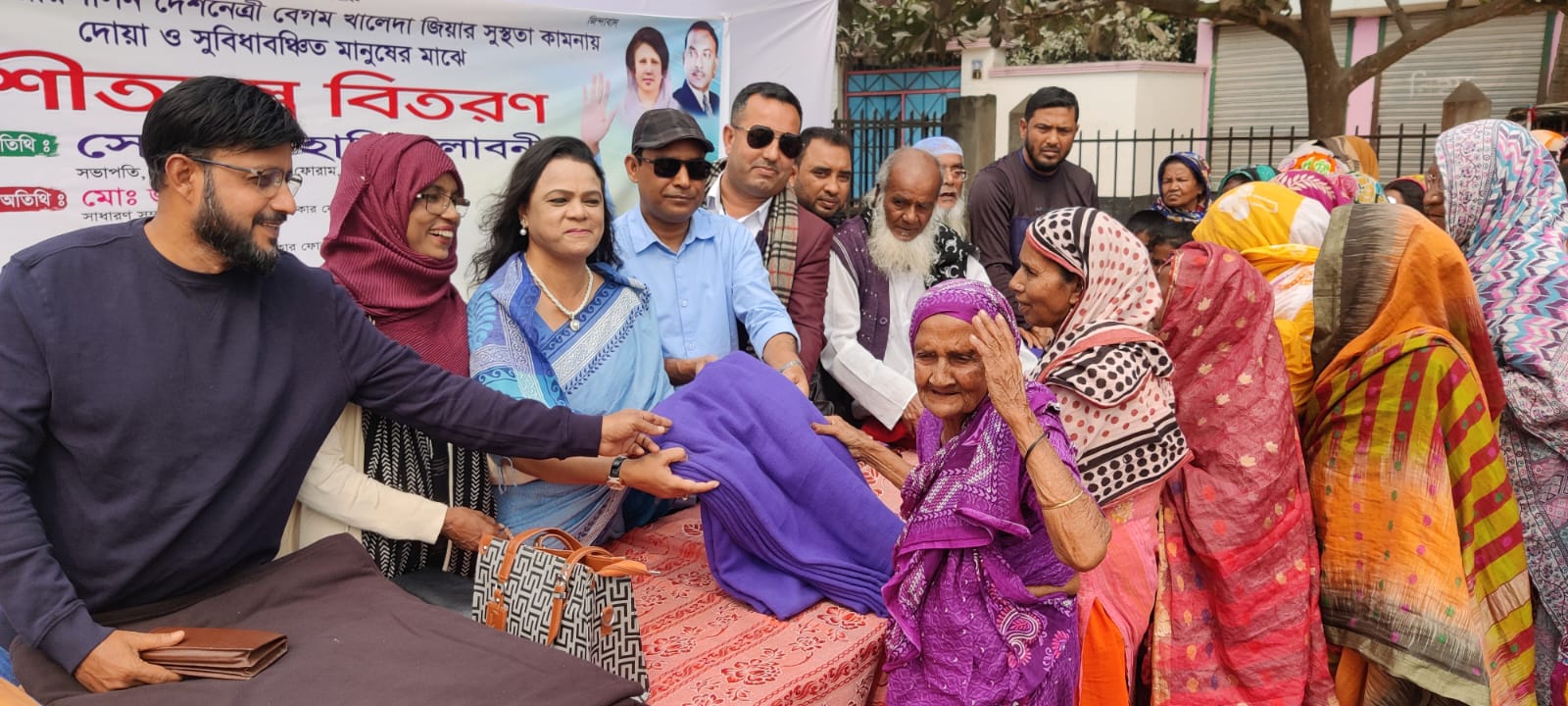 মুন্সীগঞ্জে নারী ও শিশু অধিকার ফোরামের শীতবস্ত্র বিতরণ