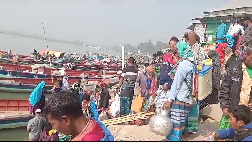 মুন্সিগঞ্জে একটি সেতুর অভাবে, লক্ষাদিক মানুষের দুর্ভোগ