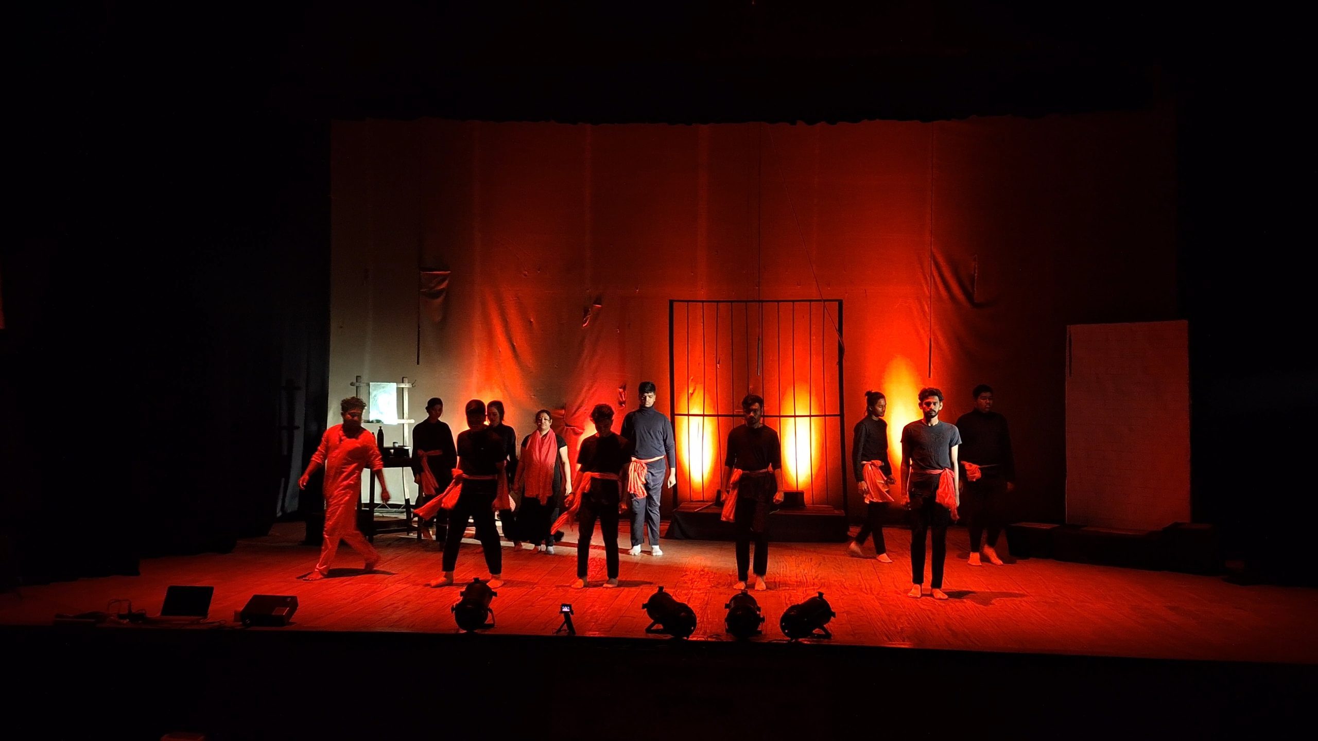 মুন্সীগঞ্জ জেলা শিল্পকলা একাডেমিতে মঞ্চস্থ হলো নাটক ” নির্বর্তন “