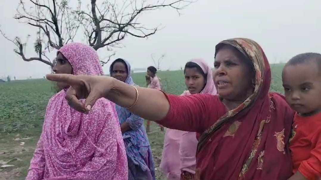 গজারিয়া মহালের সীমানার বাইরে বালু উত্তোলনে প্রতিবাদ করায় ফাঁকা গুলিবর্ষণ,আহত-এক