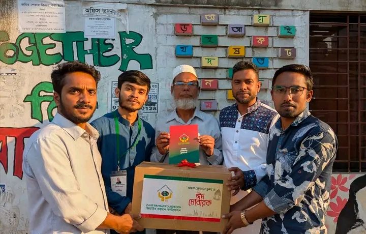 জিয়াউর রহমান ফাউন্ডেশনের (জেডআরএফ) উদ্যোগে সারাদেশে ৮৫৮টি শহীদ পরিবারের মাঝে ঈদ উপহার বিতরণ