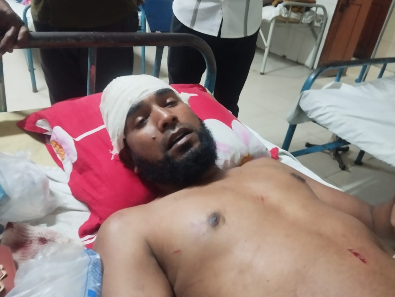 মুন্সীগঞ্জ পৌরসভায় পূর্ব শত্রুতার জেরে হামলায় তিনজন আহত 