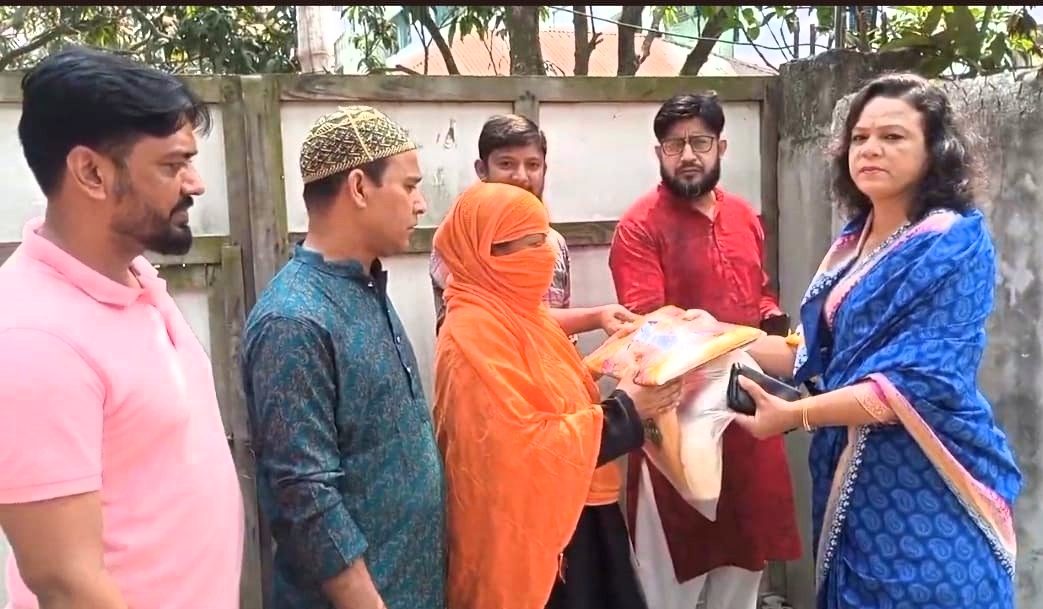 মুন্সীগঞ্জে নারী ও শিশু অধিকার ফোরামের ঈদ বস্ত্র ও খাদ্য সামগ্রী বিতরণ