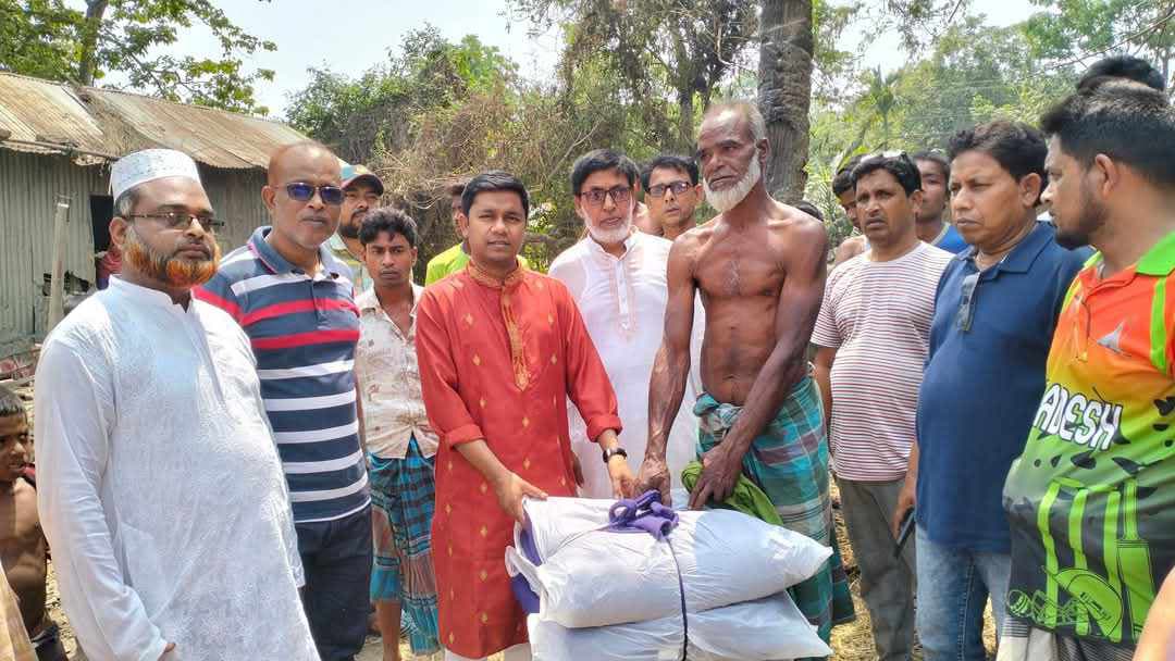 নাটোরের সিংড়ায় কয়েলের আগুনে ভস্মীভূত দিনমজুরের বাড়িঘর