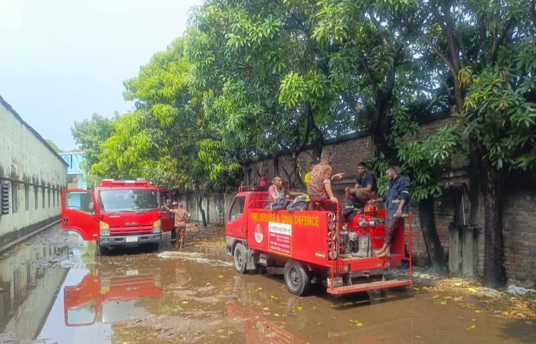 মুন্সীগঞ্জে গজারিয়ায় সিকোটেক্স ডাইং এন্ড প্রিন্ট্রিং ফ্যাক্টরিতে আগুন.