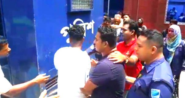 টঙ্গীবাড়িতে ভাড়াটিয়া বাসায় শ্রমিকের স্ত্রীকে ধর্ষণের ঘটনায় মামলায় ধর্ষক গ্রেফতার