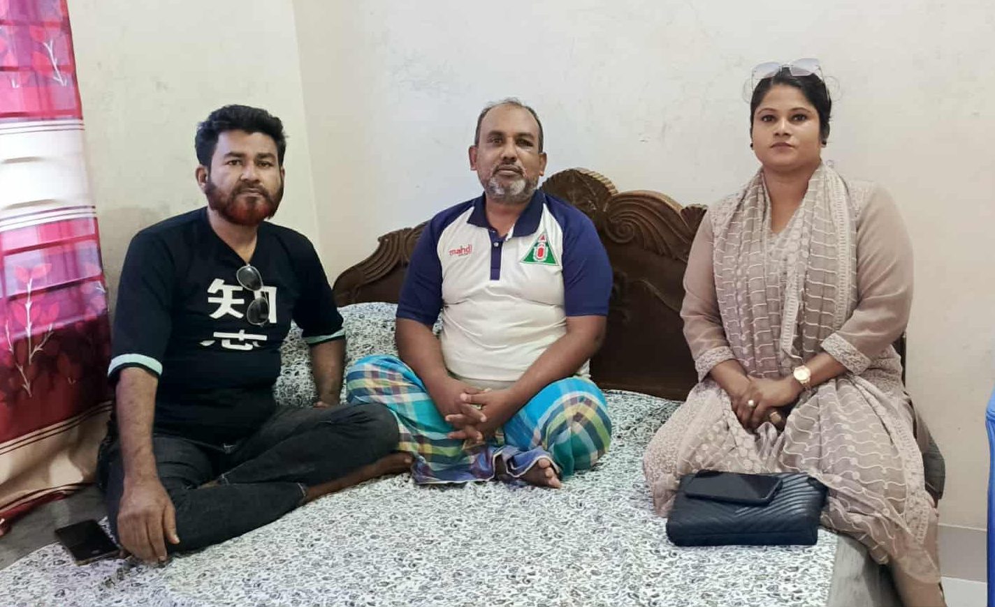 অসুস্থ সাংবাদিক লিটন মাহমুদকে দেখতে মুন্সীগঞ্জ এলেন সোনিয়া দেওয়ান প্রীতি ‎
