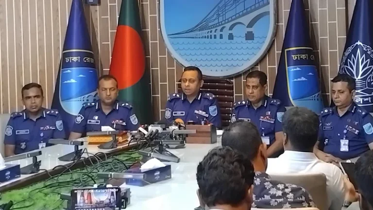 নিষিদ্ধ সংগঠনের কোনো কার্যক্রম ঢাকায় চলবে না: ডিআইজি রেজাউল করিম