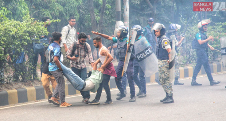 জবি শিক্ষার্থীদের ওপর টিয়ারশেল-সাউন্ড গ্রেনেড নিক্ষেপ, আহত শতাধিক