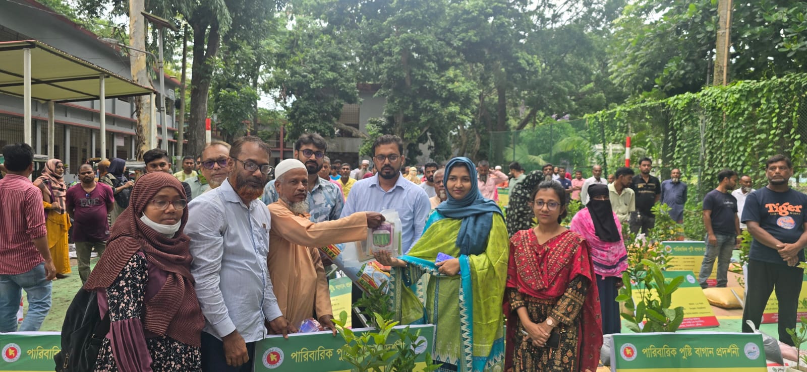 মুন্সীগঞ্জে সিরাজদিখানে কৃষি প্রদর্শনীর উপকরণ বিতরণ 
