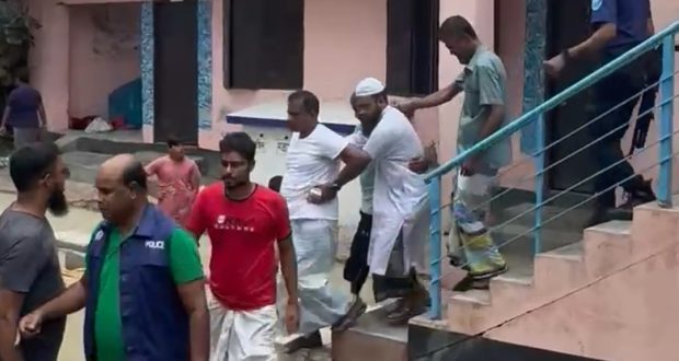 মুন্সীগঞ্জে টঙ্গীবাড়ীতে ৪ শিশুকে বলৎকারের অভিযোগে মাদ্রসা শিক্ষক আটক – ১