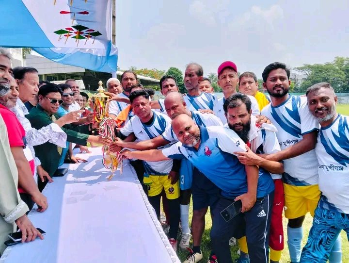 মুন্সীগঞ্জ সদরে ঈদুল আযহা উপলক্ষে প্রীতি ফুটবল ম্যাচ: ক্লাব ঐক্য মুন্সীগঞ্জ ১-০ গোলে বিজয়ী