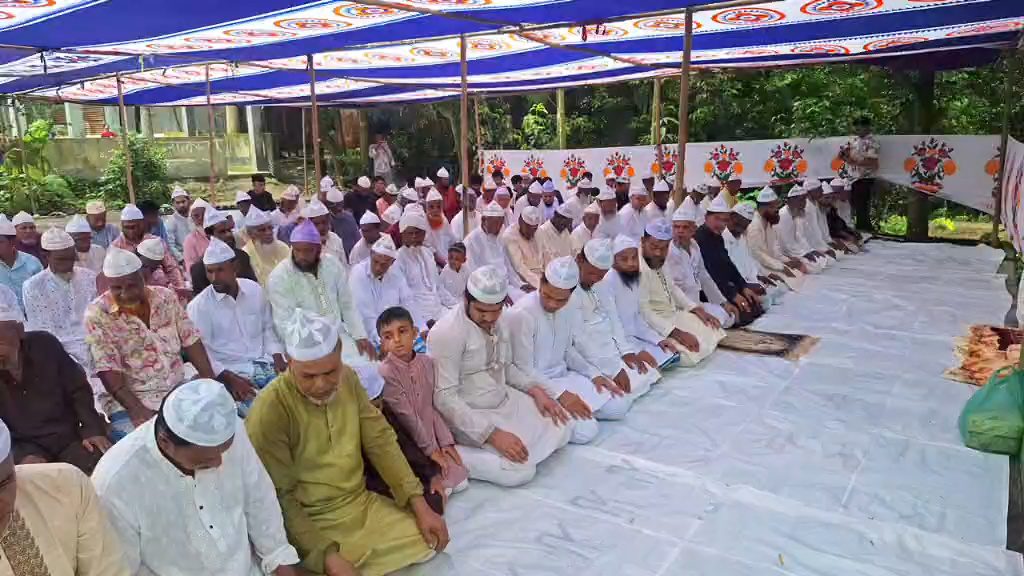 সৌদির সঙ্গে মিল রেখে মুন্সীগঞ্জ সহ দেশের বিভিন্ন জেলায় ঈদুল আজহা উদযাপিত ।