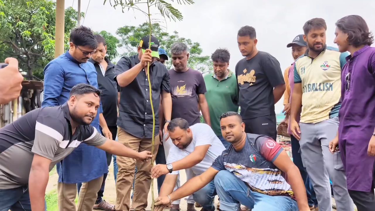 মুন্সিগঞ্জে জুলাই আগষ্ট শহীদদের স্মরণ মুন্সিগঞ্জে যুবদলের বৃক্ষরোপণ