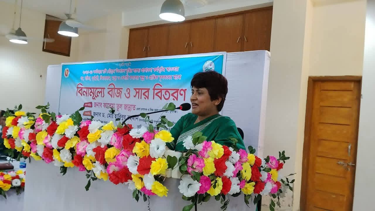 মুন্সীগঞ্জ জেলা প্রশাসকের পরামর্শ: একক ফসলে নির্ভরতা কমাতে হবে ।
