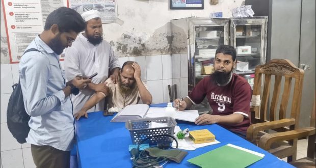 মুন্সীগঞ্জে পদ্মা উত্তর থানার সামনে বেপরোয়া মোটরসাইকেলের ধাক্কায় পথচারী নিহত ১