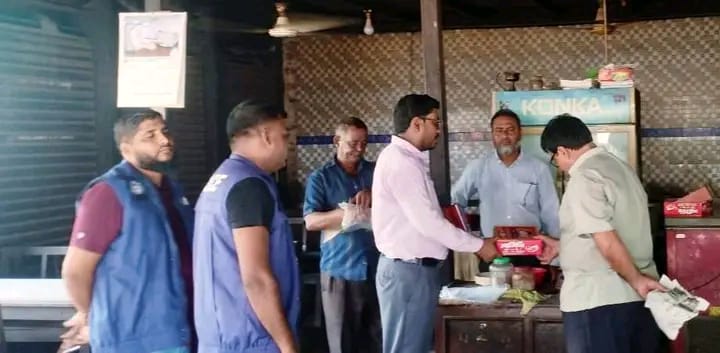 মুন্সীগঞ্জে রিকাবী বাজারে দুই দোকানিকে ১৫ হাজার টাকা জরিমানা 