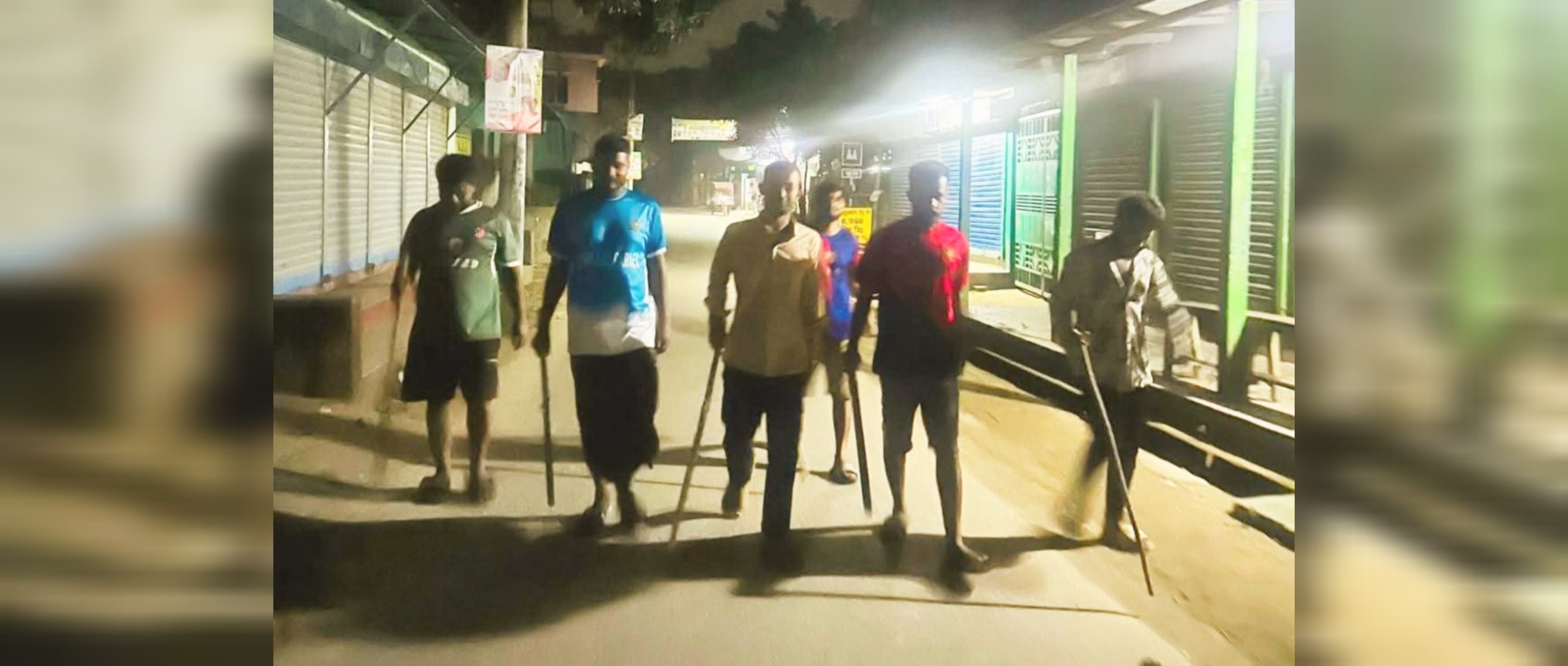 ডাকাত আতঙ্কে গজারিয়ায় স্থানীয়দের রাতভর পাহারা