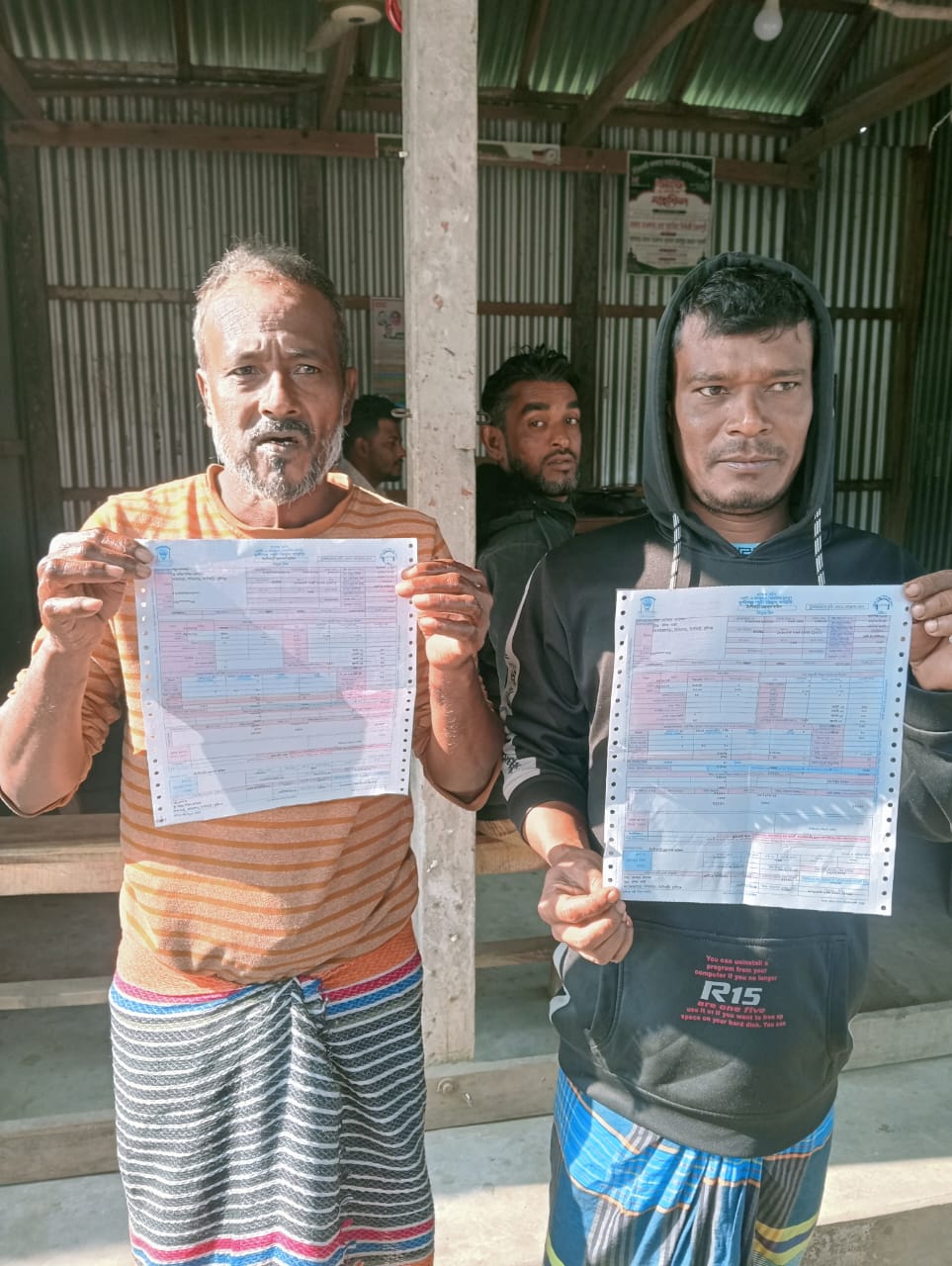 মুন্সিগঞ্জ টঙ্গীবাড়ী দিঘীরপাড় লিটুখান বাজারে ভুতুড়ে বিদ্যুৎ বিলের জালে দুই দোকানী।