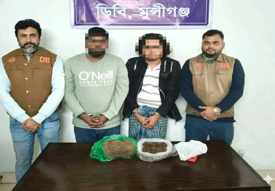 মুন্সীগঞ্জে ৫ কেজি ৮০০ গ্রাম গাঁজাসহ তিন মাদক কারবারিকে আটক